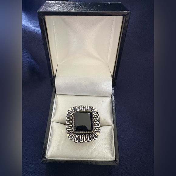 Ring*Black Onyx Sterling Silver Swirling Frame Size 7.5 - Picture 1 of 6
